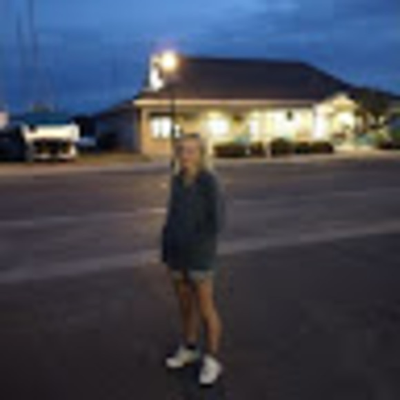 Meet your Posher, Isabella - Picture 1 of 1